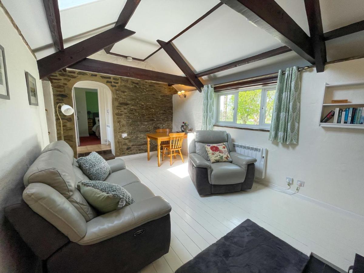 Holiday home Canllefaes *