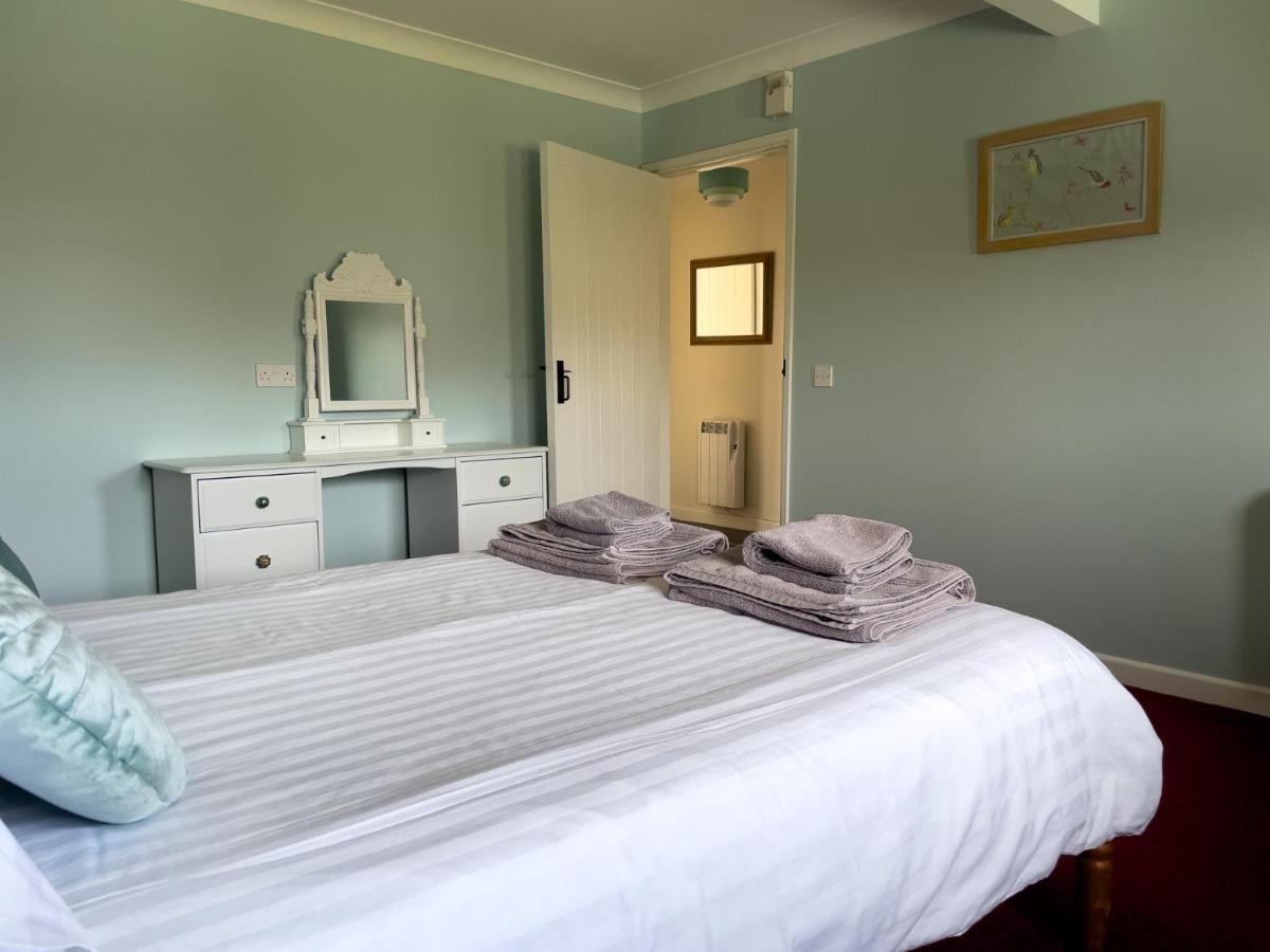 Holiday home Canllefaes *