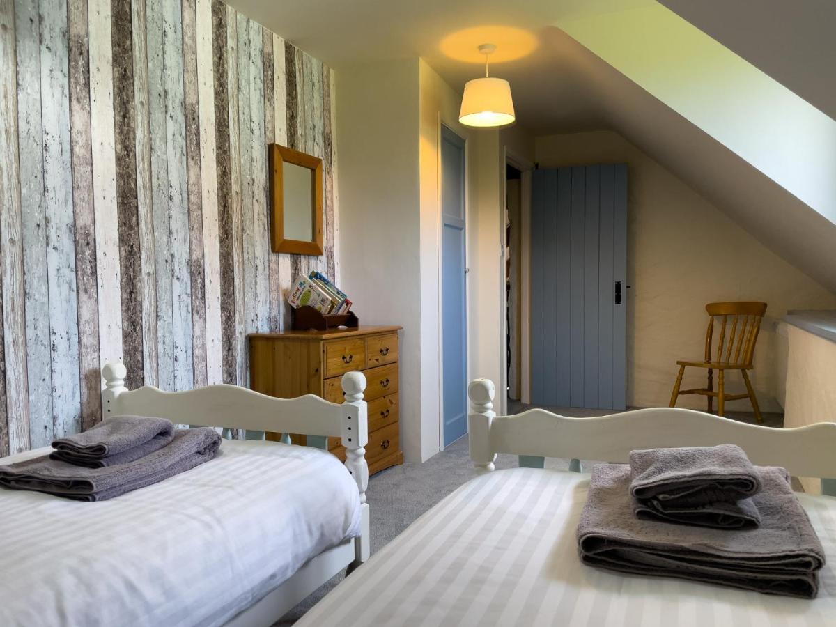 Holiday home Canllefaes