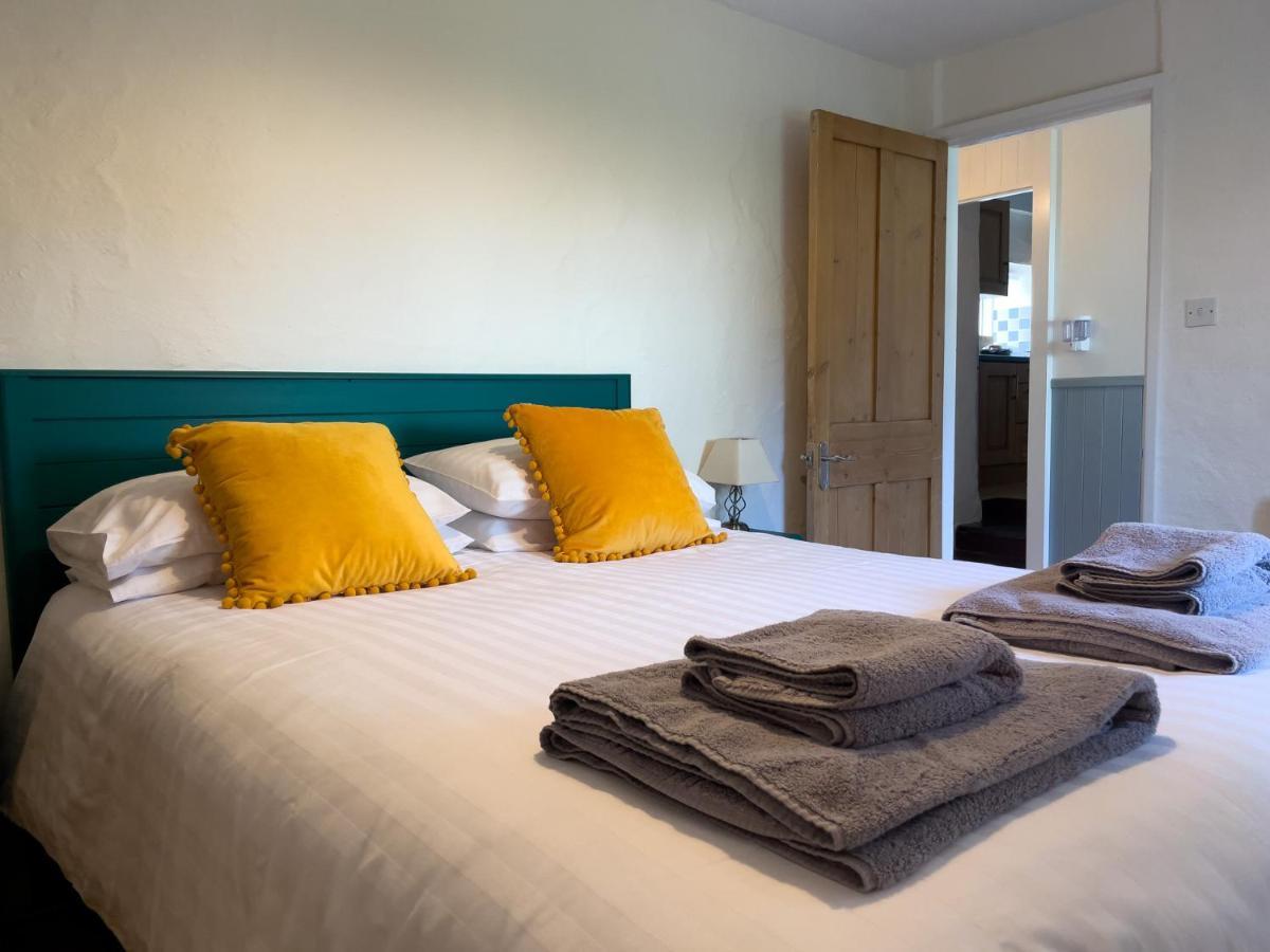 Holiday home Canllefaes *